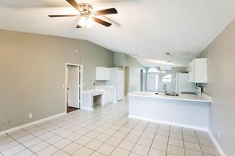 Building Photo - 2542 Country Golf Dr