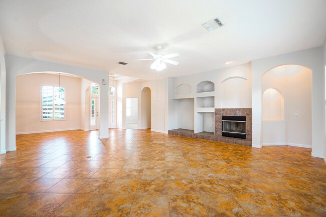 Building Photo - Spacious 4-Bed Home in Magnolia Plantation...