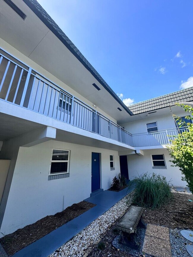 Foto del edificio - Spacious and modern 1-bedroom, 1-bathroom unit available for rent in the heart of Fort Lauderdale.