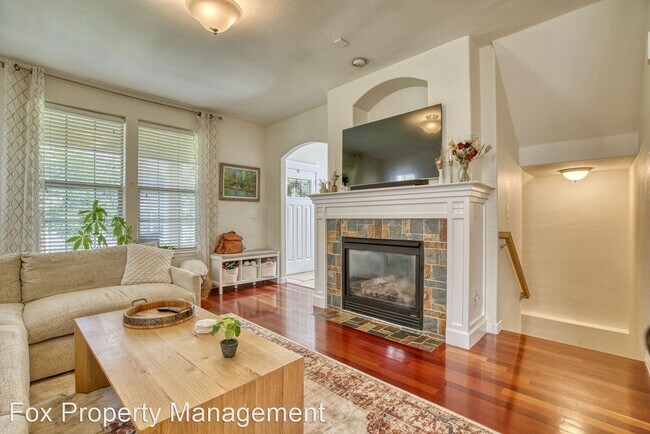 Building Photo - 3 br, 3 bath House - 634 Homestead Street