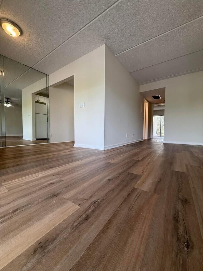 Foto del edificio - 2000 Springdale Blvd