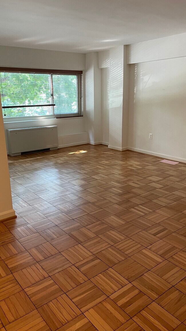 Foto del edificio - 5315 Connecticut Ave NW