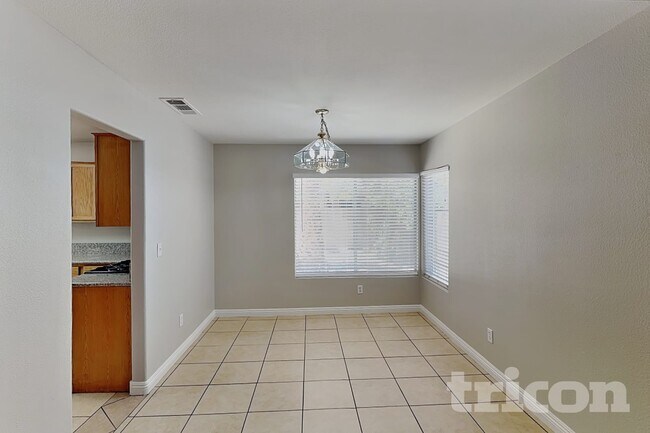 Foto del edificio - 6941 Wine River Dr