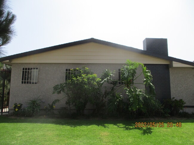 Foto del edificio - 11030 Crenshaw Blvd