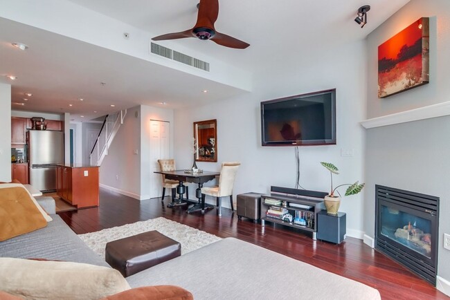 Building Photo - Luxury  Unit in Little Italy