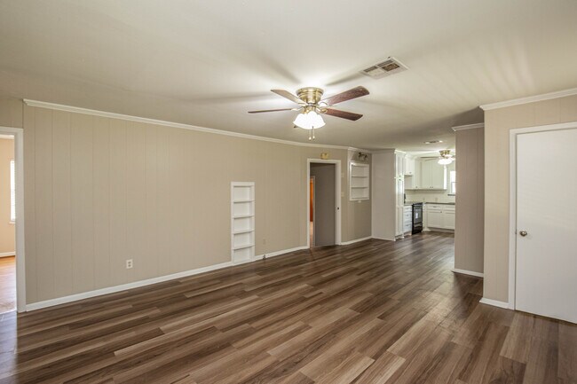 Building Photo - 8805 Woodway Dr