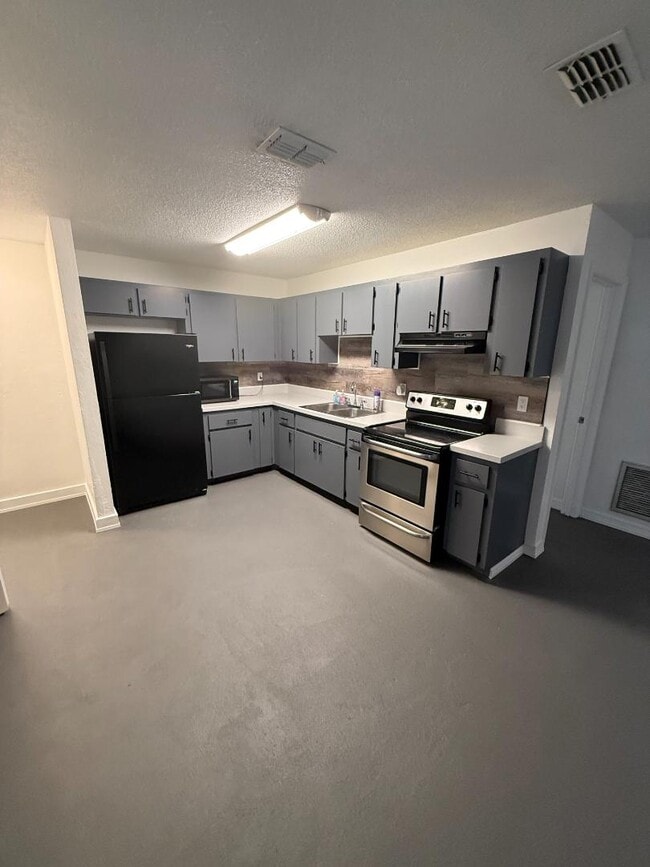 Building Photo - 1587 Sunset Ln