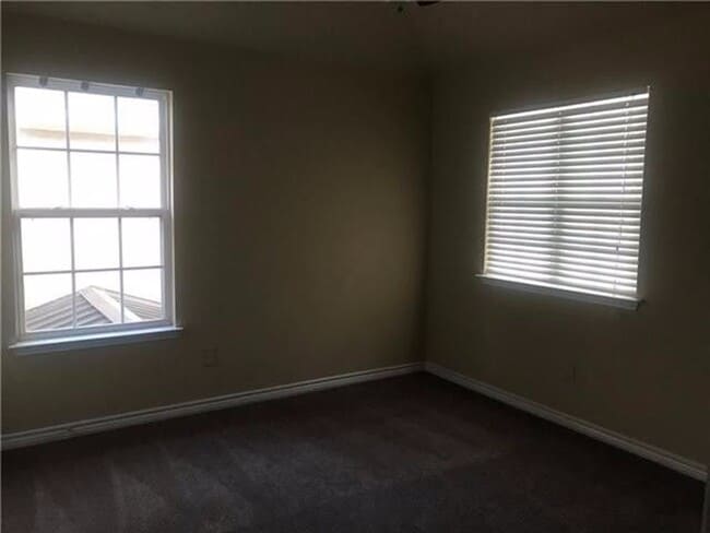 Building Photo - Great Townhome in Prime Locaton