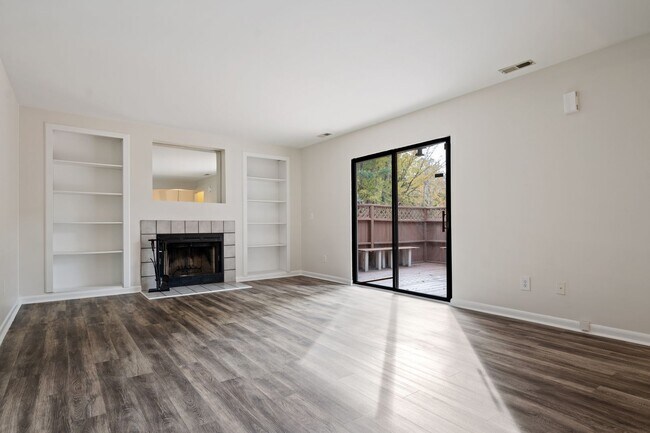 GREAT LOCATION!!! Large 2bedrm - Mins to U... - GREAT LOCATION!!! Large 2bedrm - Mins to U... Townhome