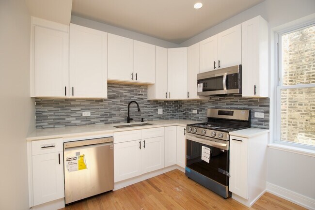 Building Photo - 4948 N Albany Ave