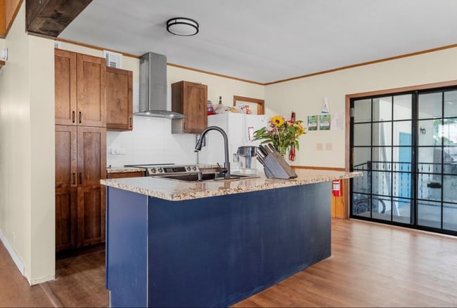 Building Photo - 305 David Davis Dr
