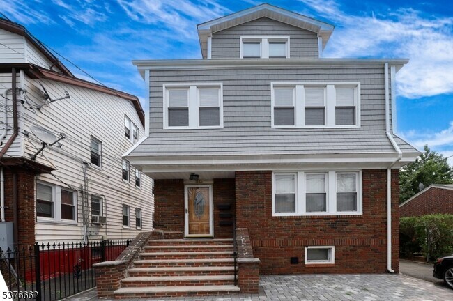 Foto del edificio - 90 Norman Rd