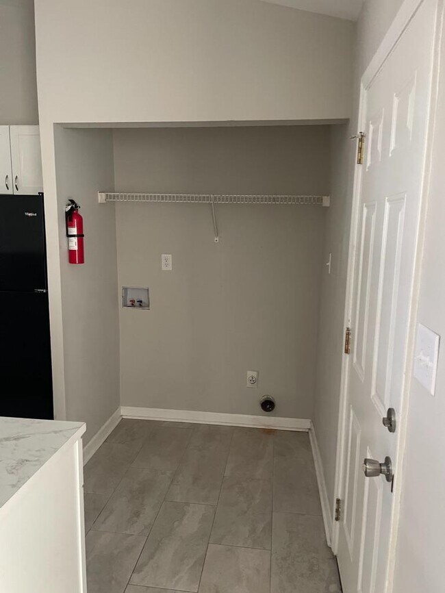 Building Photo - 6201 Easter Ln