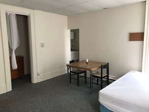 Building Photo - 254 W 9th St