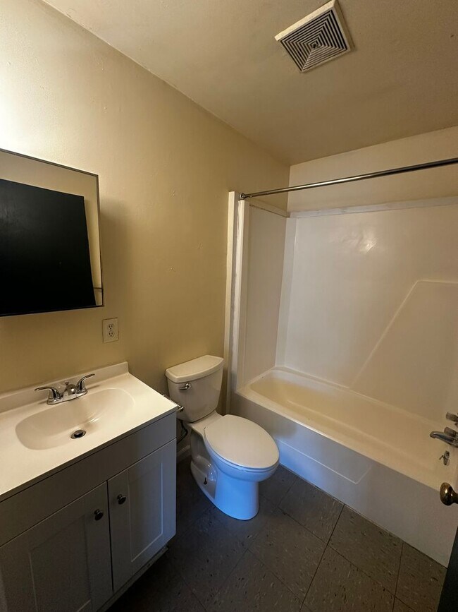 Foto del edificio - 207 S Union St