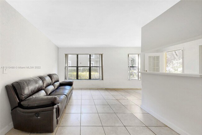 Foto del edificio - 8733 NW 39th St