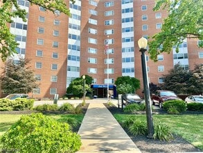 Building Photo - 11850 Edgewater Dr