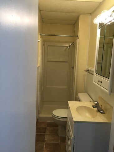 Baño en la planta baja - 3 Plum St