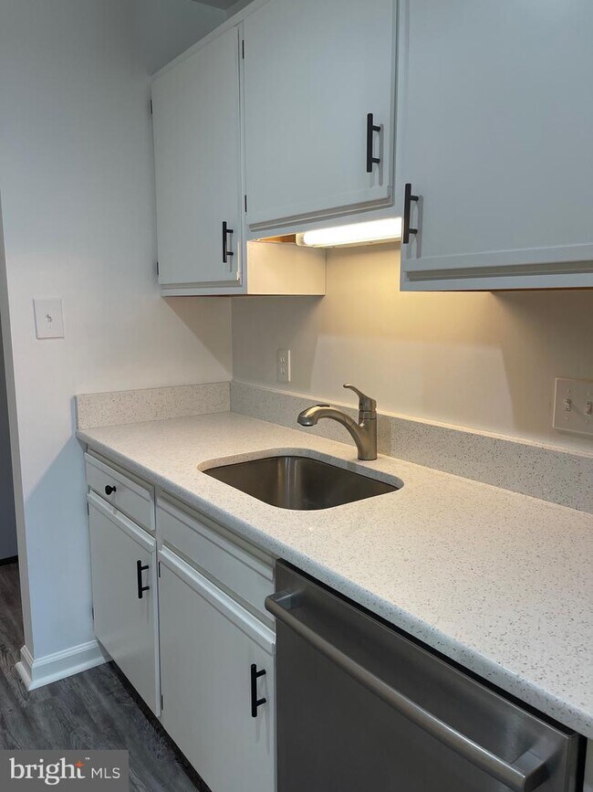 Foto del edificio - 7802 Guildberry Ct