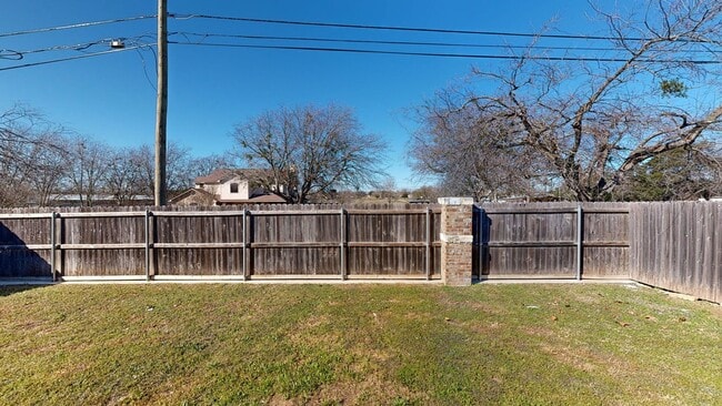 Building Photo - Gorgeous gem in a quite neighborhood in Te...