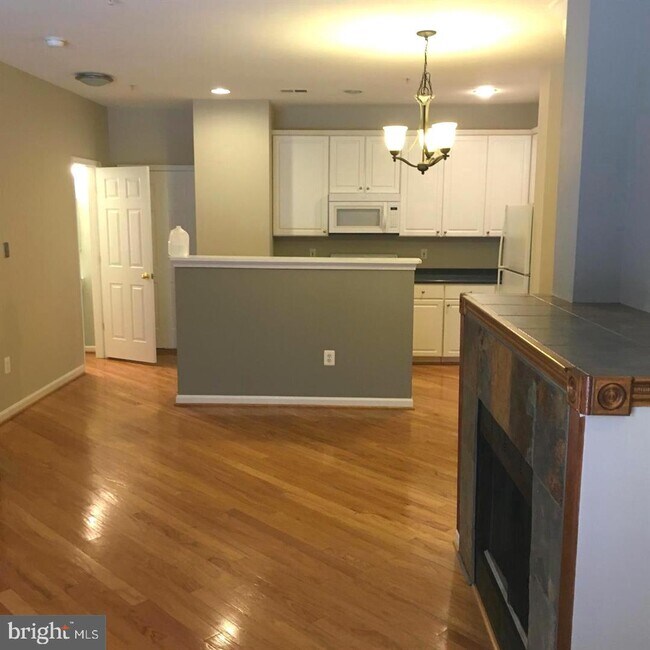 Building Photo - 5095 Donovan Dr