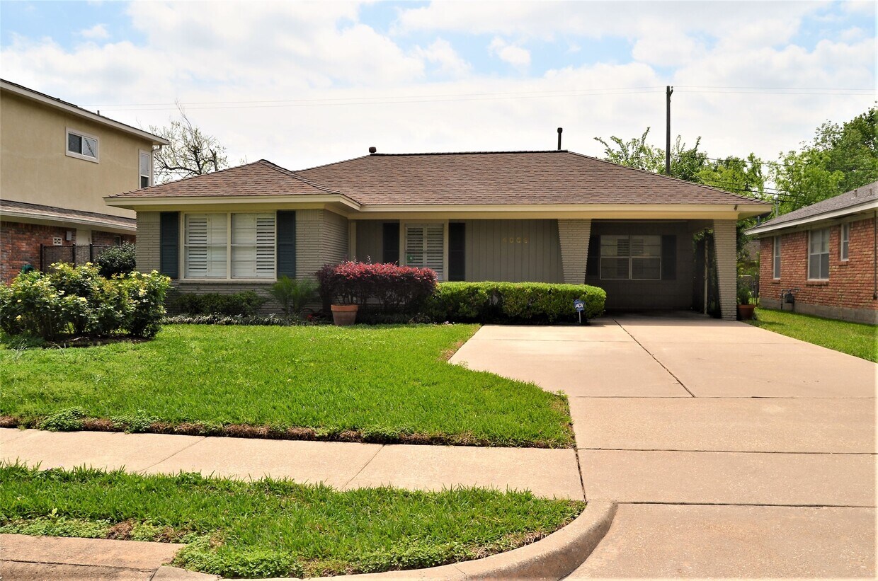 Primary Photo - 4009 Nenana Dr