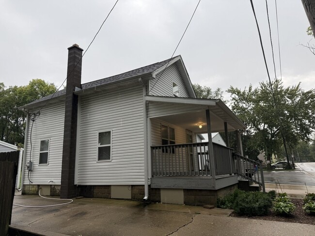 Building Photo - 606 Monroe Ave