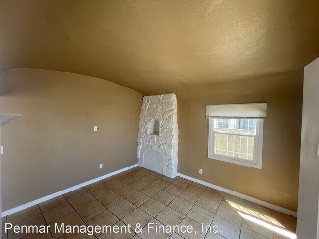 Foto del edificio - 3 br, 1 bath House - 1412 W 91st ST