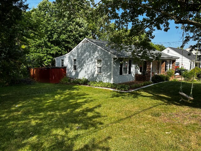 Building Photo - 1706 Wood Ave