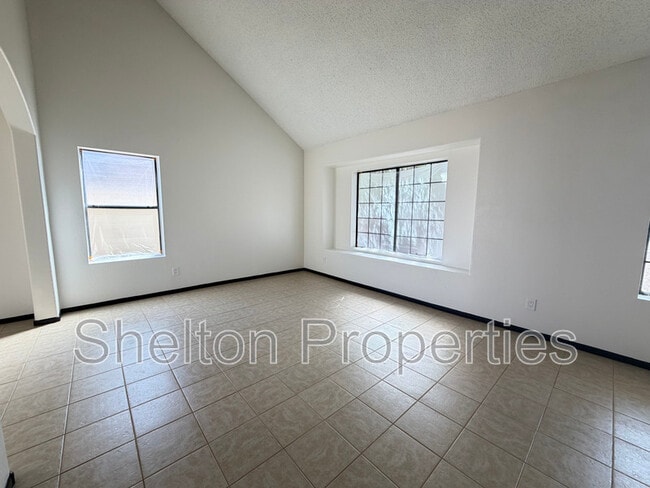 Building Photo - 5239 N 78th Dr