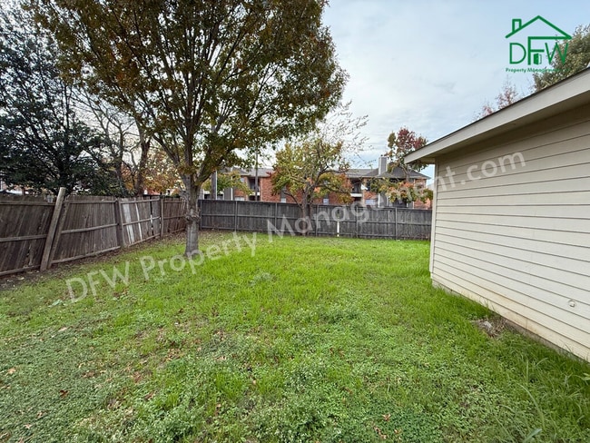Photo - Charming 4-Bedroom Home with Large Backyard in Prime Dallas Location!