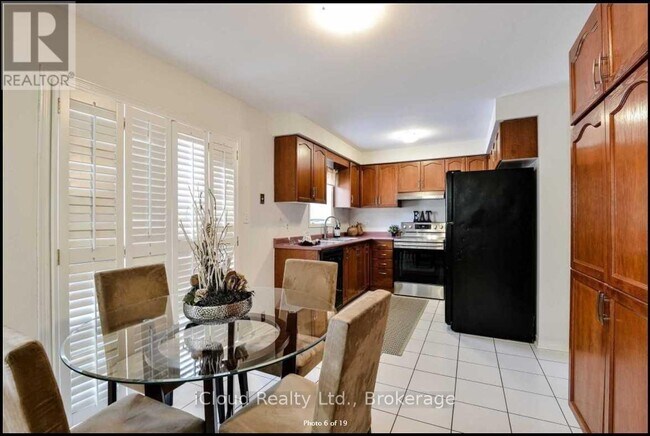 Building Photo - 33 Fenflower Ct