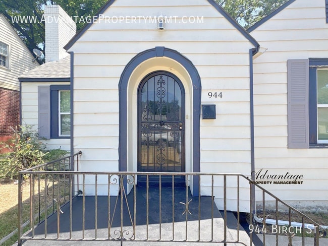 Building Photo - 944 Birch St
