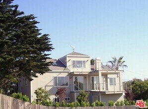 Building Photo - 7012 Birdview Ave