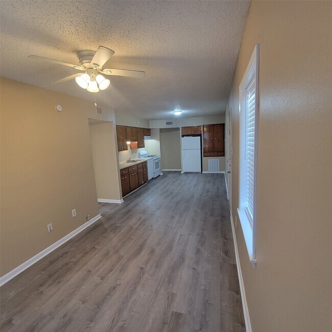 Building Photo - 802 Avenue K Ave