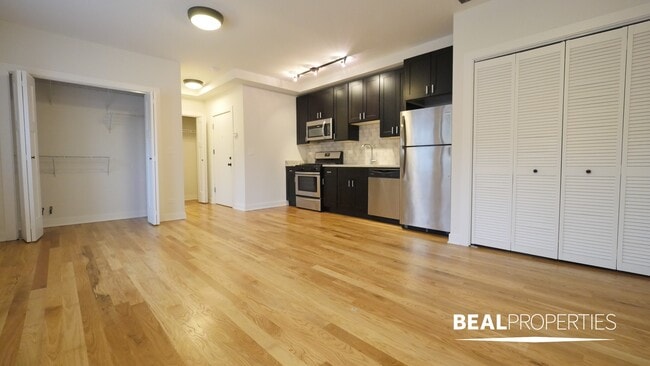 Building Photo - 2203 W Eastwood Ave