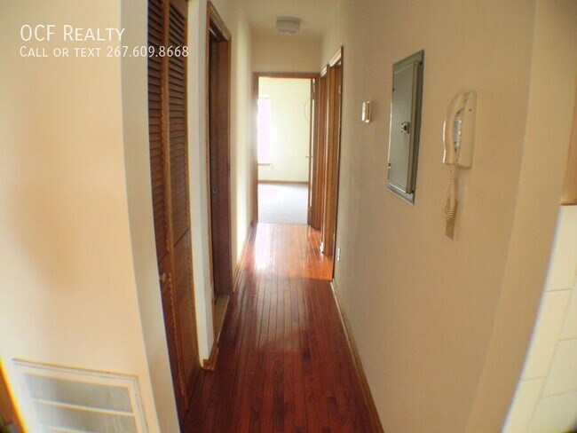 Foto del edificio - Graduate Hospital Three Bedroom / One Bath...