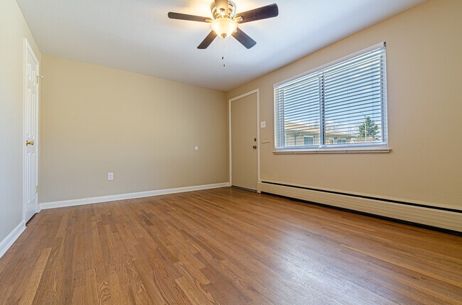 Foto del edificio - 4616 Pierce St