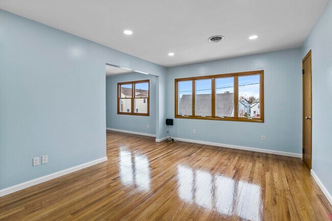 Building Photo - 31 Obrien Ct