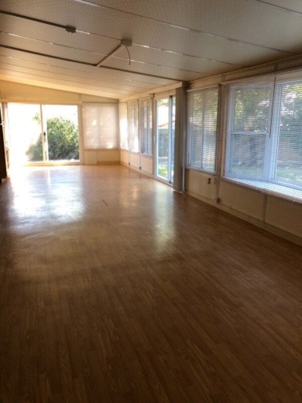 Building Photo - 2275 S Clermont St