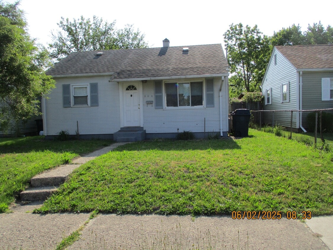 Primary Photo - 806 S Liberty St