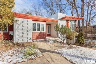 Building Photo - 119 W Clara Ave