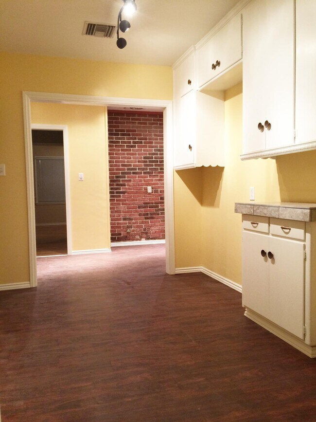 Foto del edificio - 1831 N Hollywood Way
