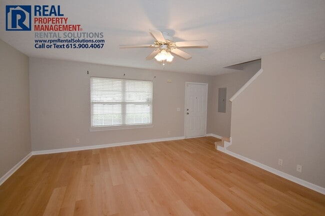 Building Photo - Great 2BD suite end unit townhome, lawncare & garbage included!