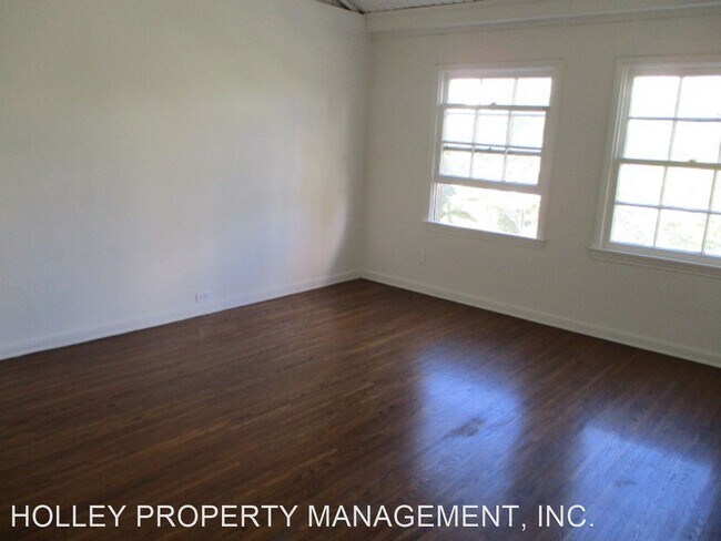 Building Photo - 1000-1004 Tiverton Ave