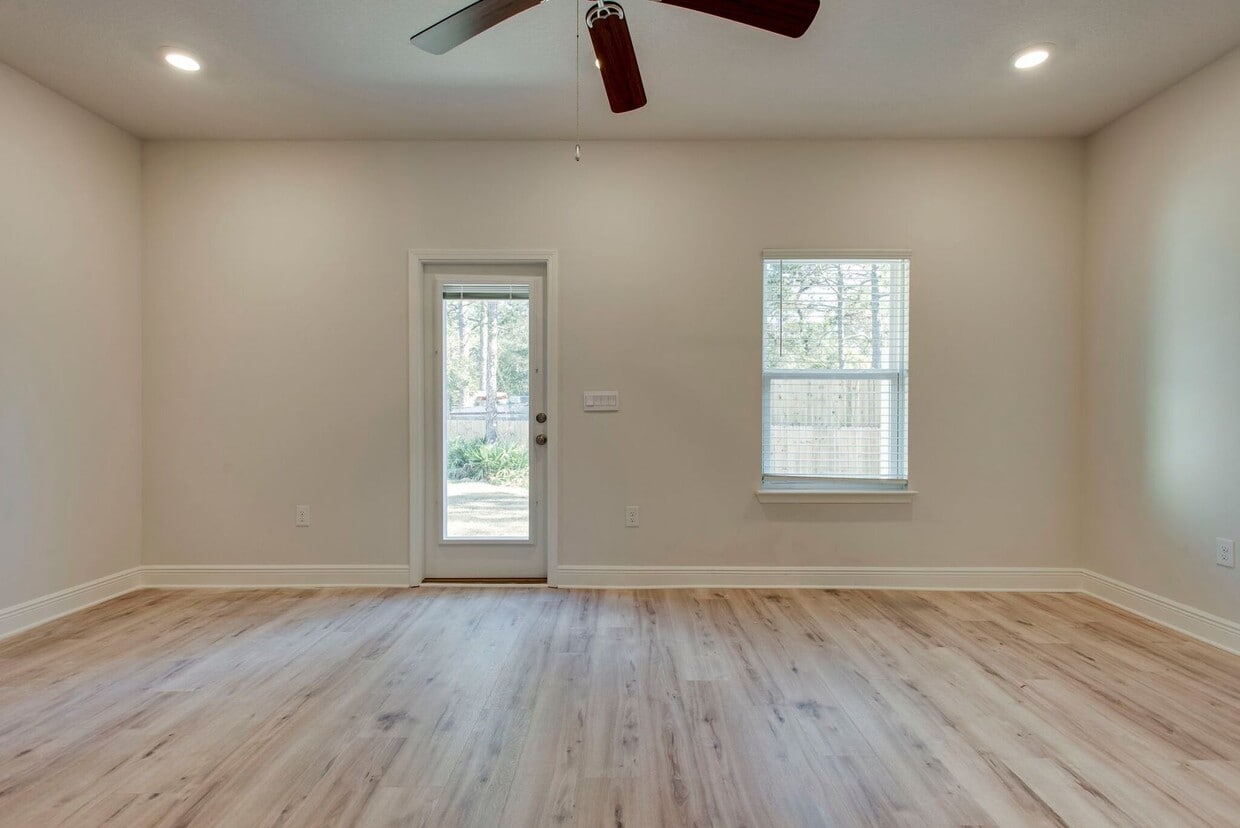 Primary Photo - NEWER LUXURY TOWNHOME IN SANTA ROSA BEACH