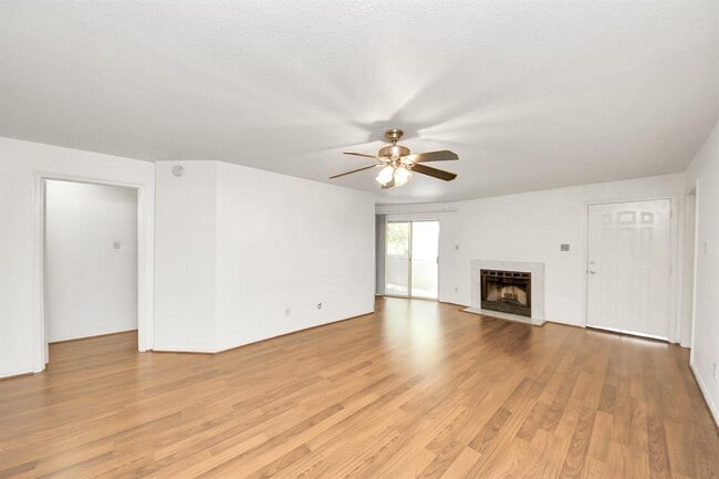 Building Photo - 10757 Braes Bend Dr