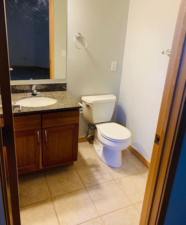 Building Photo - 2 Bedroom, 2 Bathroom Condo at Nichols Sta...