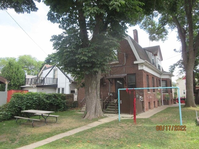 Building Photo - 2443 N Pierce St