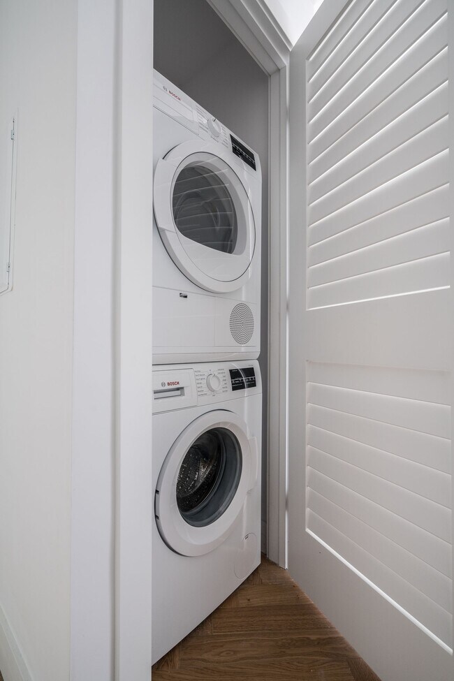 Photo du bâtiment - 55 Hendrick Ave